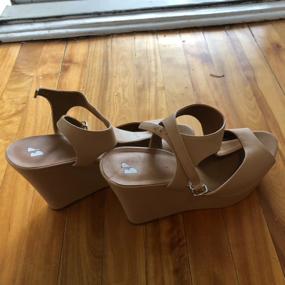 Pretty heels perfect for a night out - Picture 2 of 4